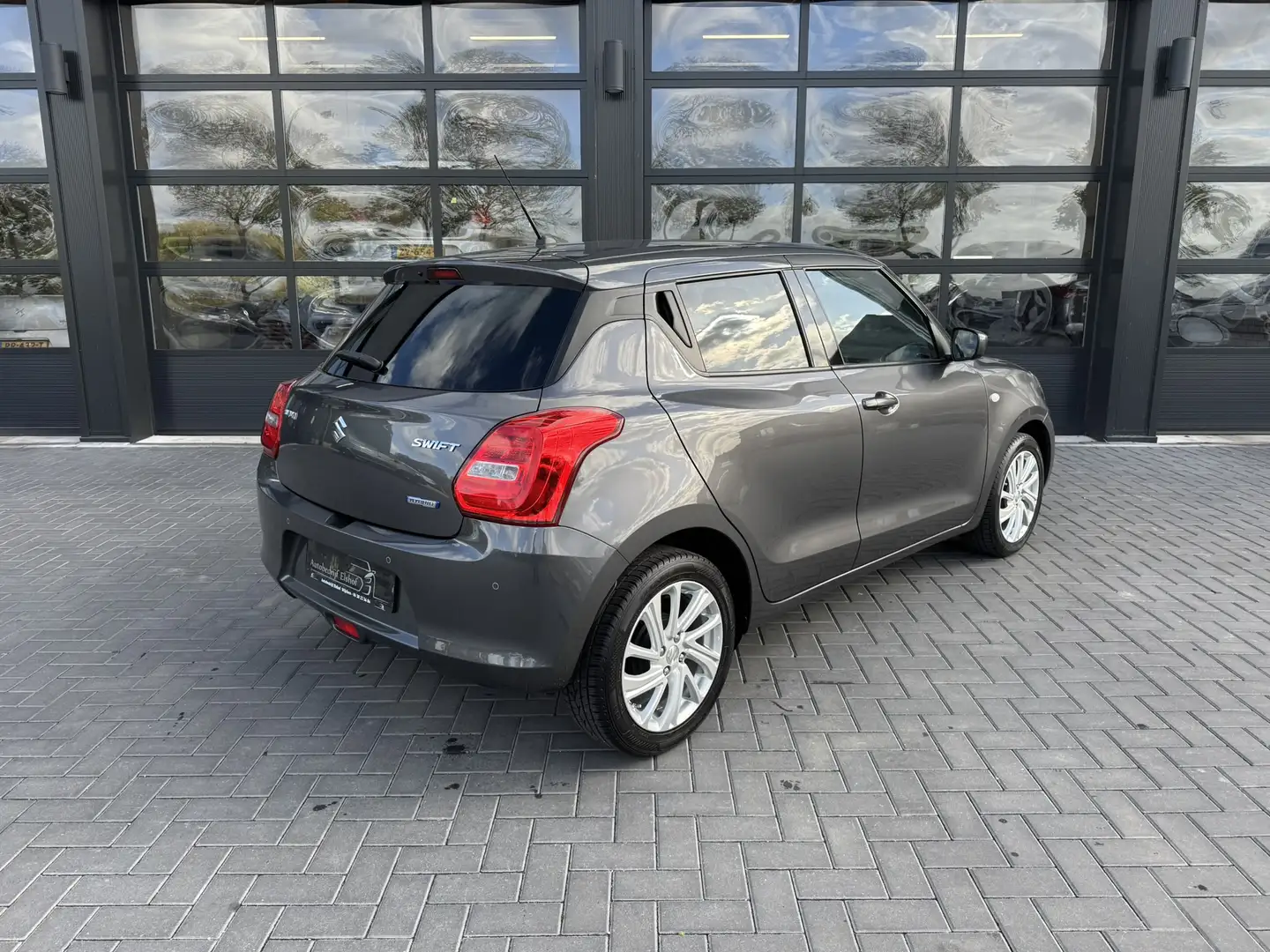 Suzuki Swift 1.2 Hybrid / Automat / Carplay Gris - 2