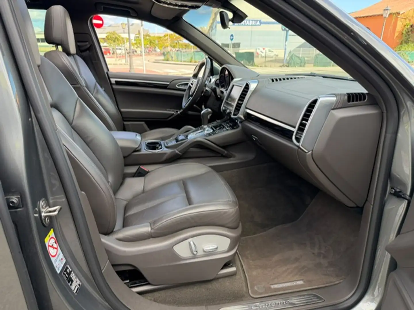 Porsche Cayenne Diesel Aut. Gris - 2