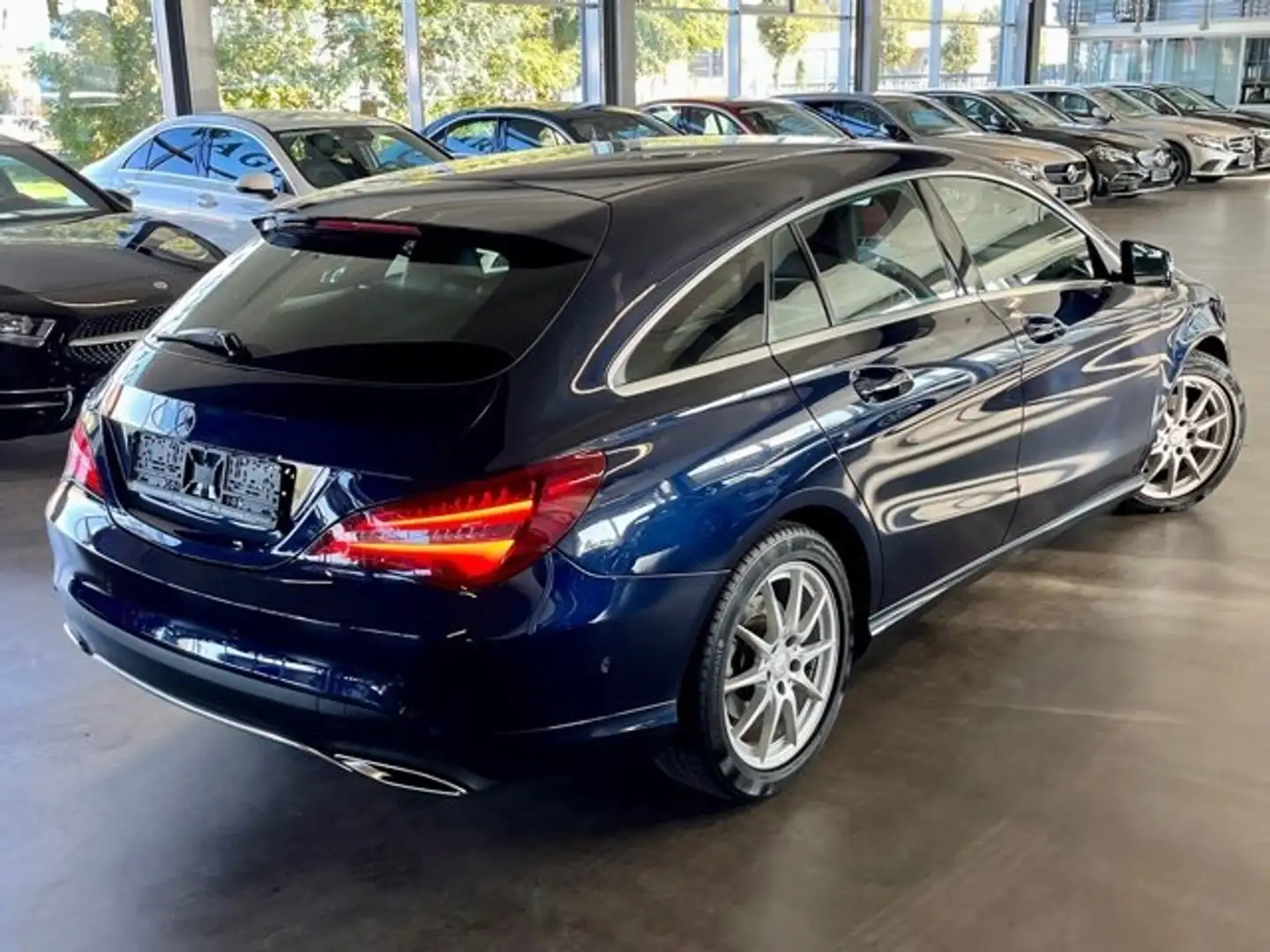 Mercedes-Benz CLA 200 CLA 200 Shooting Brake URBAN 7G-TRONIC LED/Sitzeiz Blau - 2