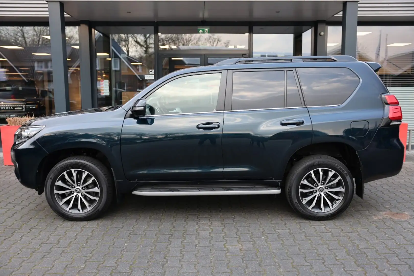 Toyota Land Cruiser 2.8 D-4D 5DRS LOUNGE A/T VAN Blauw - 2