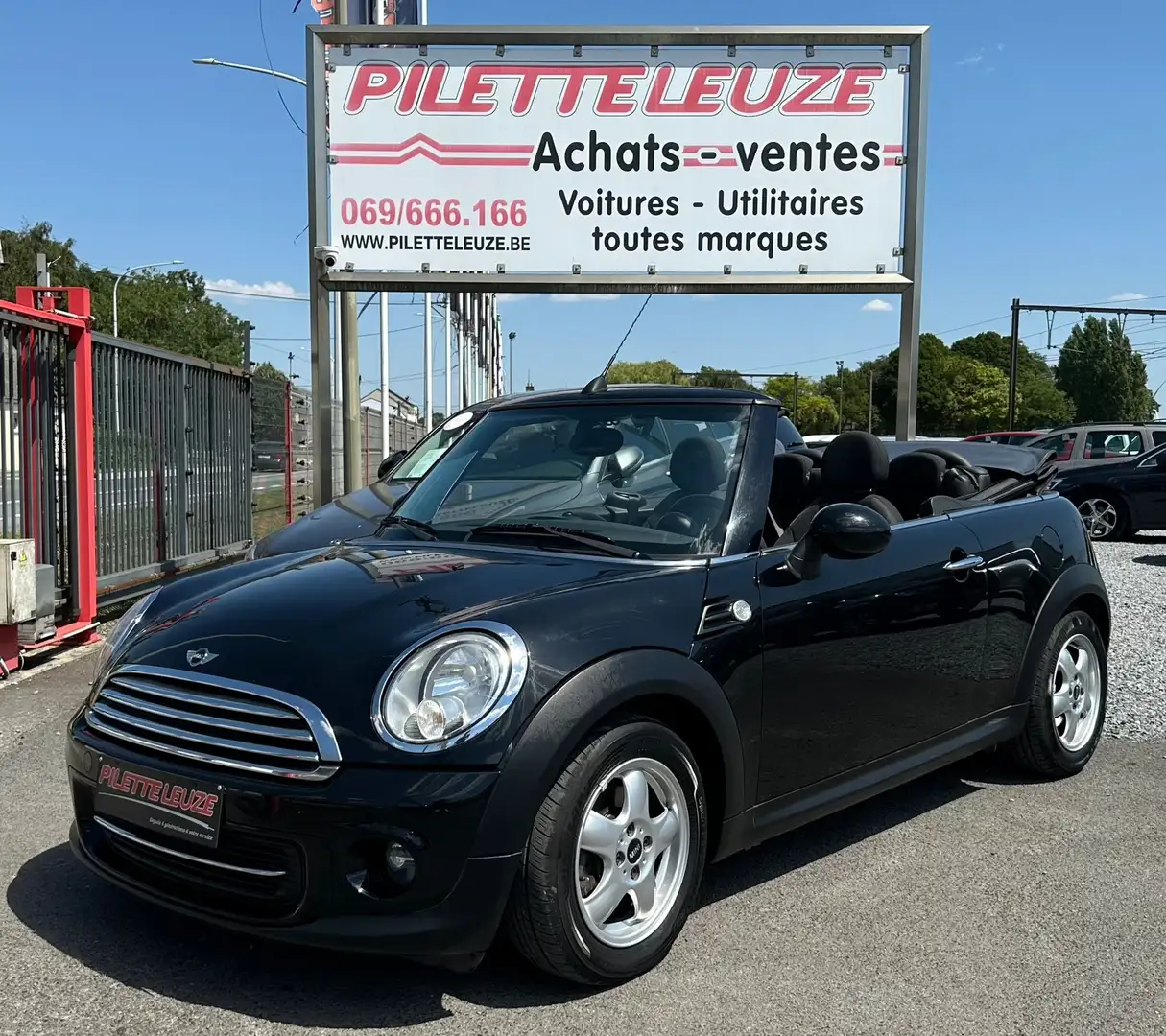 MINI Cooper Cabrio Mini Cabriolet 1.6i Cooper Zwart - 1