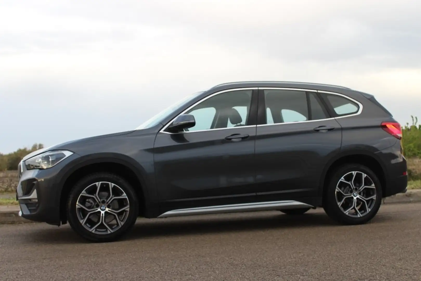 BMW X1 sDrive18d Aut. XLine *PELLE *LUCI AMBIENTE *CAMERA Grigio - 2