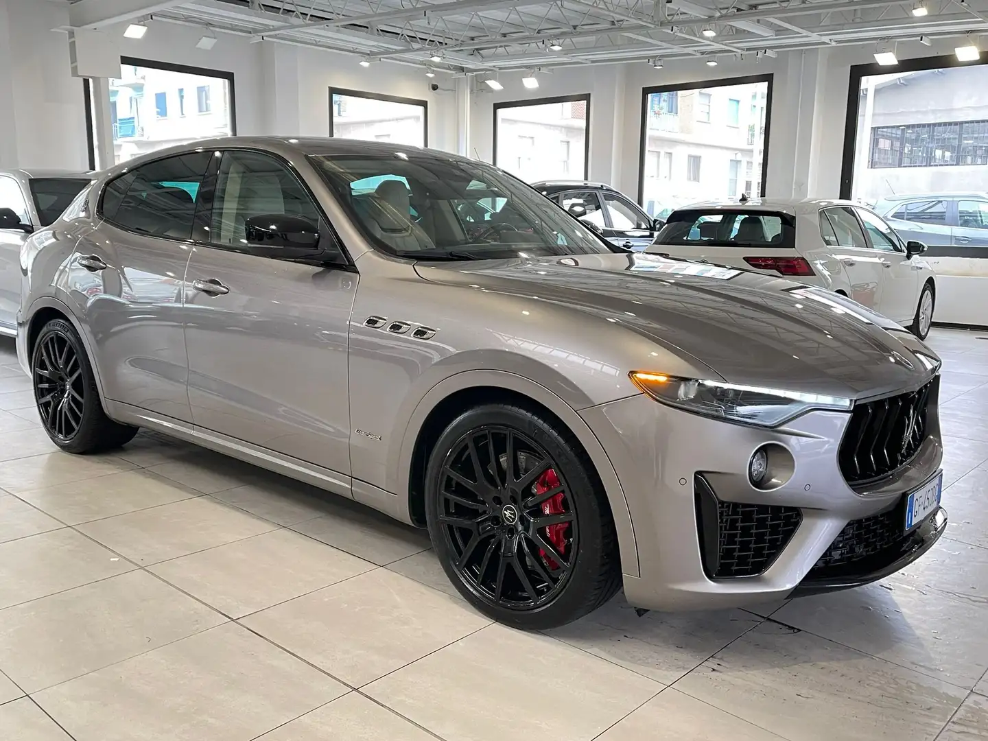 Maserati Levante 3.0 V6 350cv Gransport auto interno chiaro + tetto Gris - 2