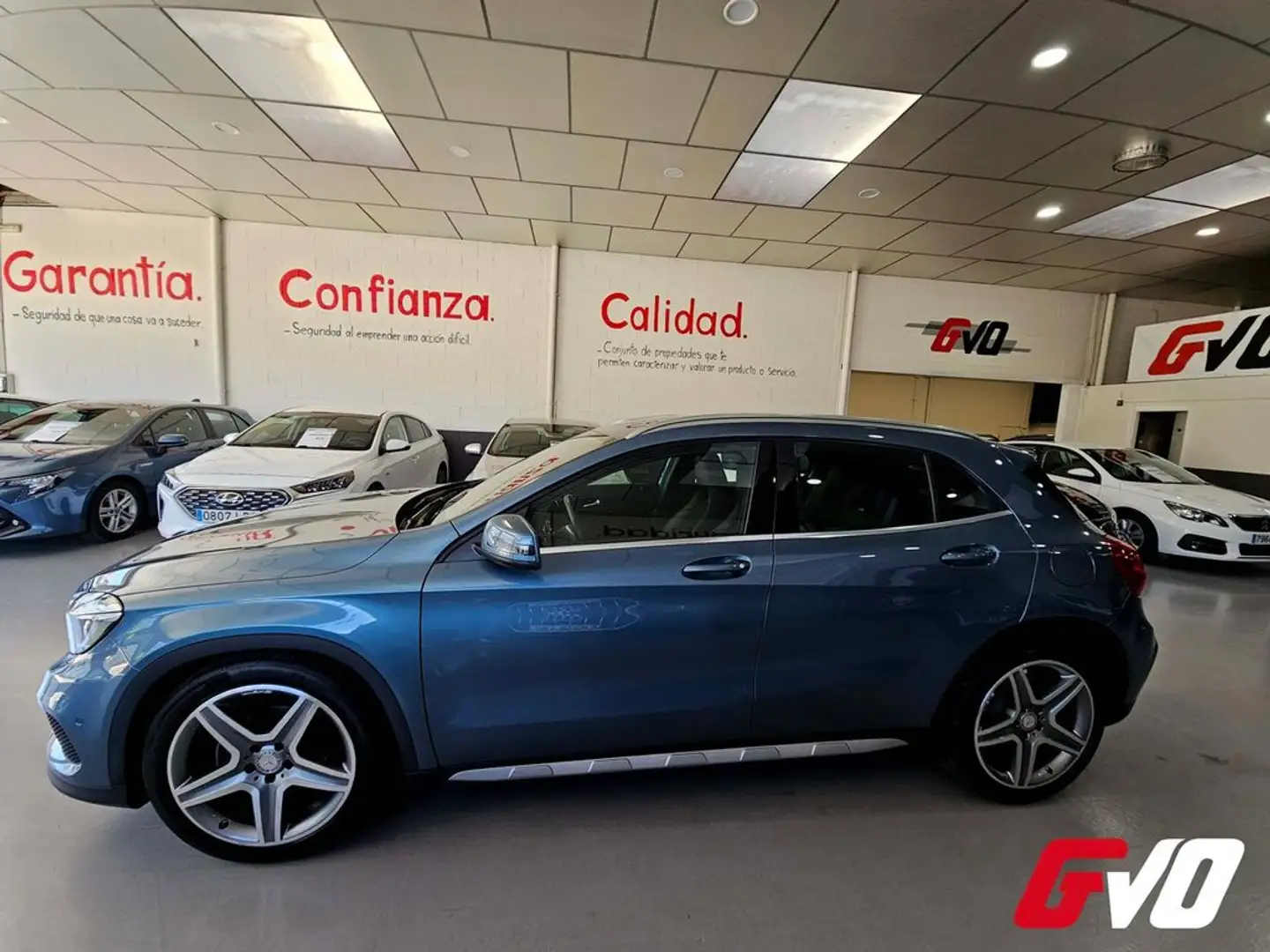 Mercedes-Benz GLA 200 CDI 136 CV AMG Azul - 2