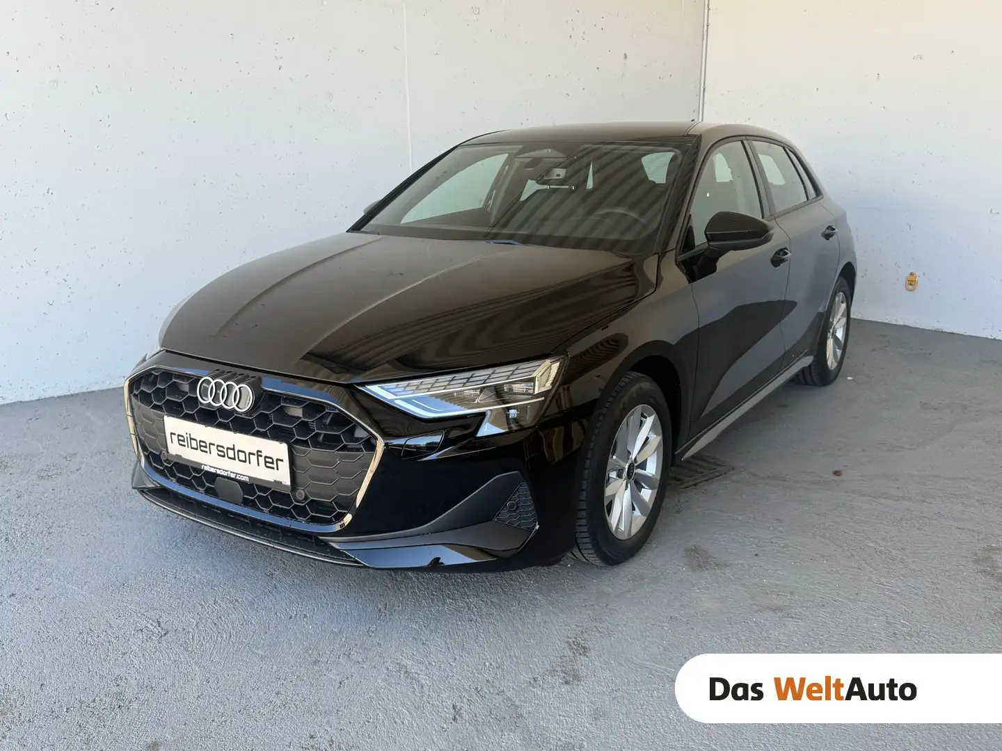Audi A3 30 TFSI Schwarz - 1