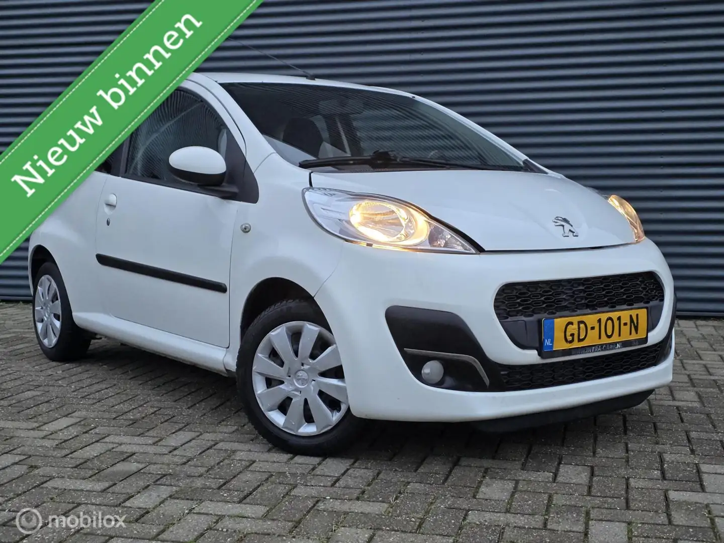 Peugeot 107 1.0 Access Accent Wit - 1