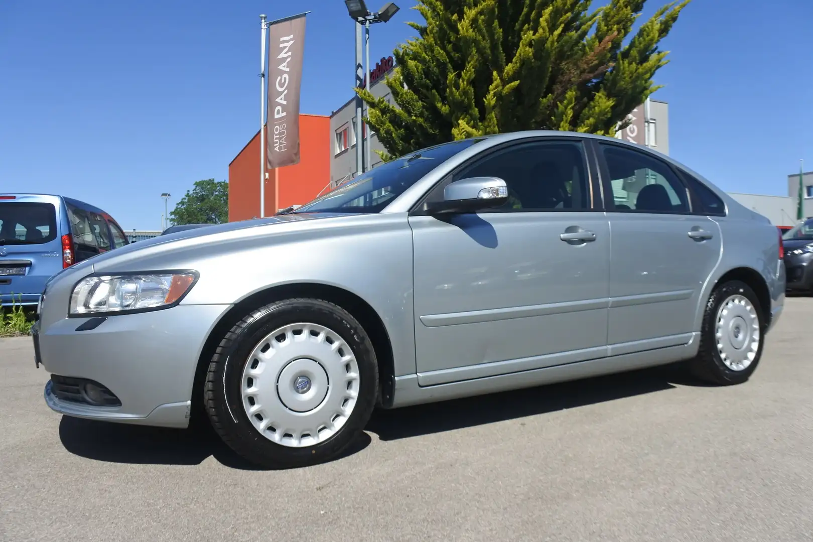 Volvo S40 S40 2,4 Momentum Geartronic Aut./PICKERL 4/2027 Silber - 2