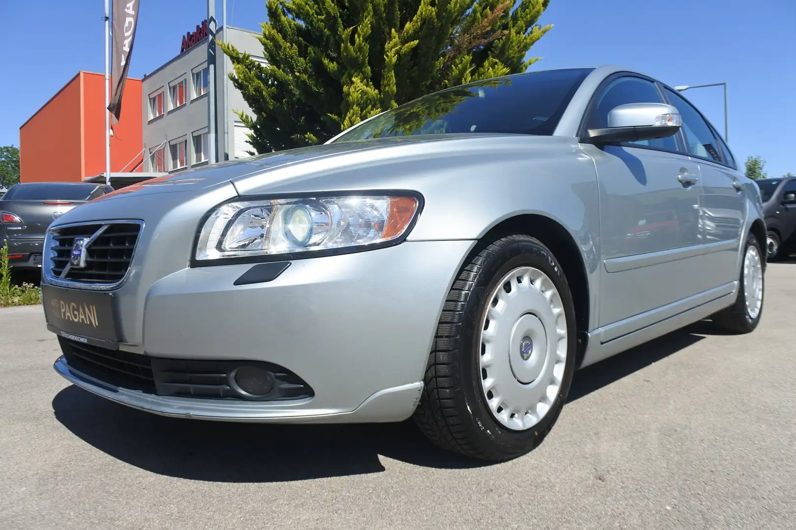 Volvo S40 S40 2,4 Momentum Geartronic Aut./PICKERL 4/2027 Silber - 1