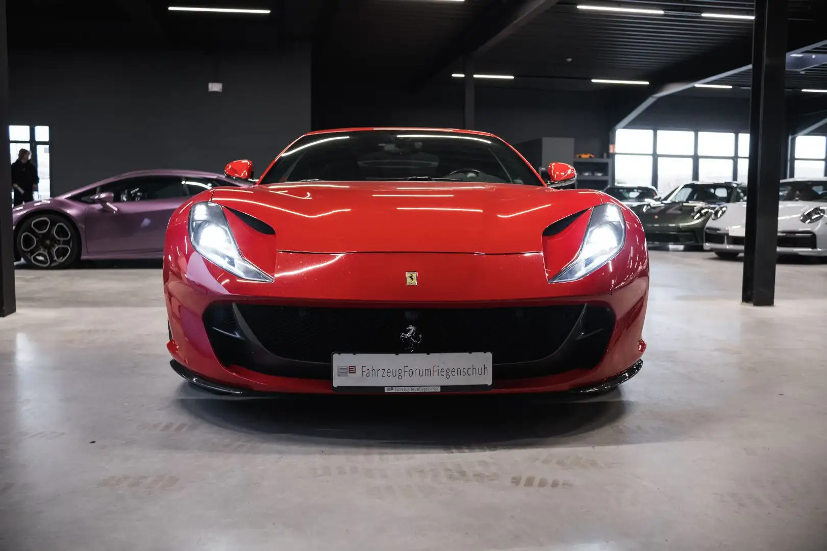 Ferrari 812 Superfast-Karbon-Lift-Kameras-Beif.-Display Rojo - 2