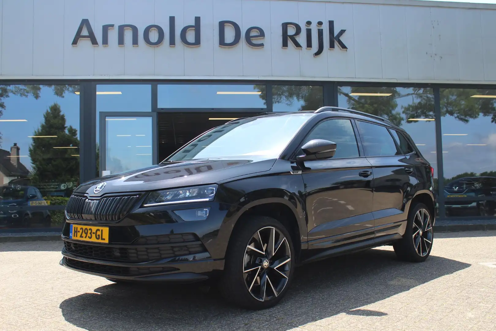 Skoda Karoq 1.5 TSI ACT Sportline Business Zwart - 1