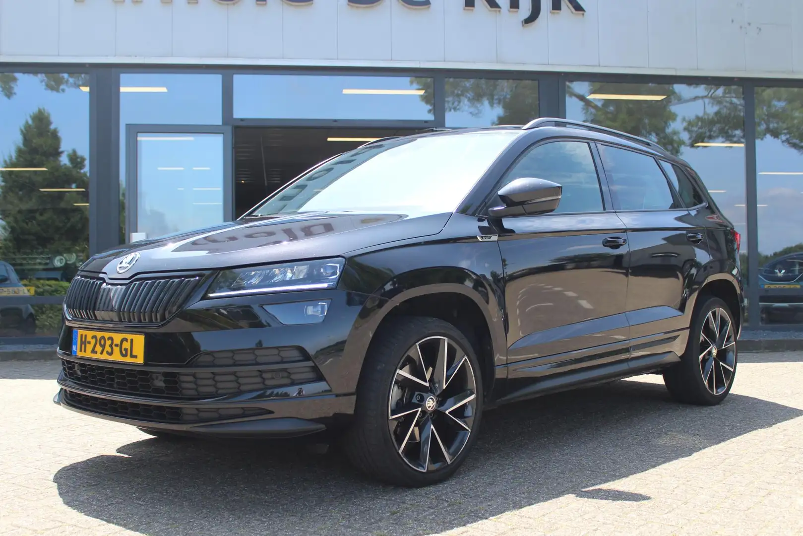 Skoda Karoq 1.5 TSI ACT Sportline Business Zwart - 2