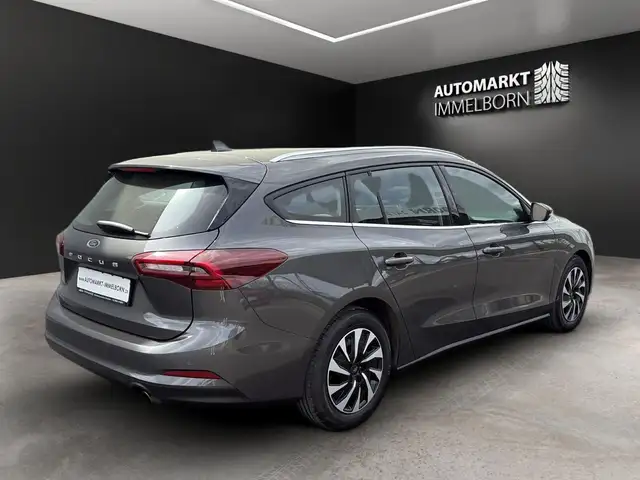 Ford Focus view 6