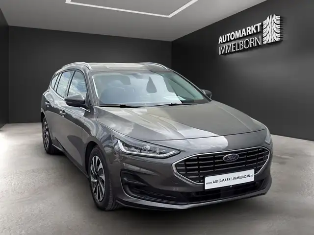 Ford Focus view 2