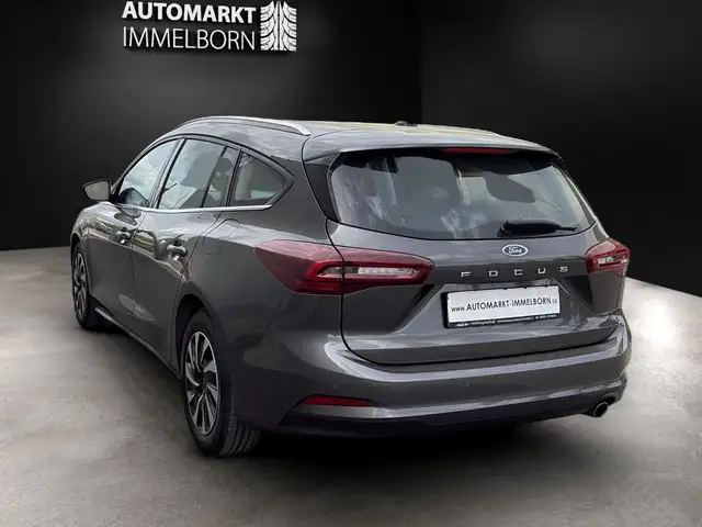 Ford Focus view 10