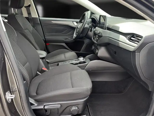 Ford Focus view 14