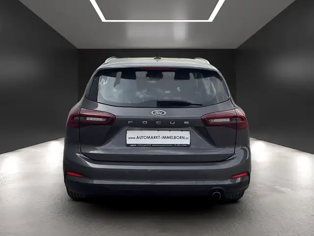 Ford Focus view 9