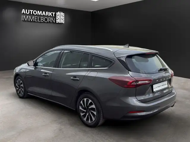 Ford Focus view 5