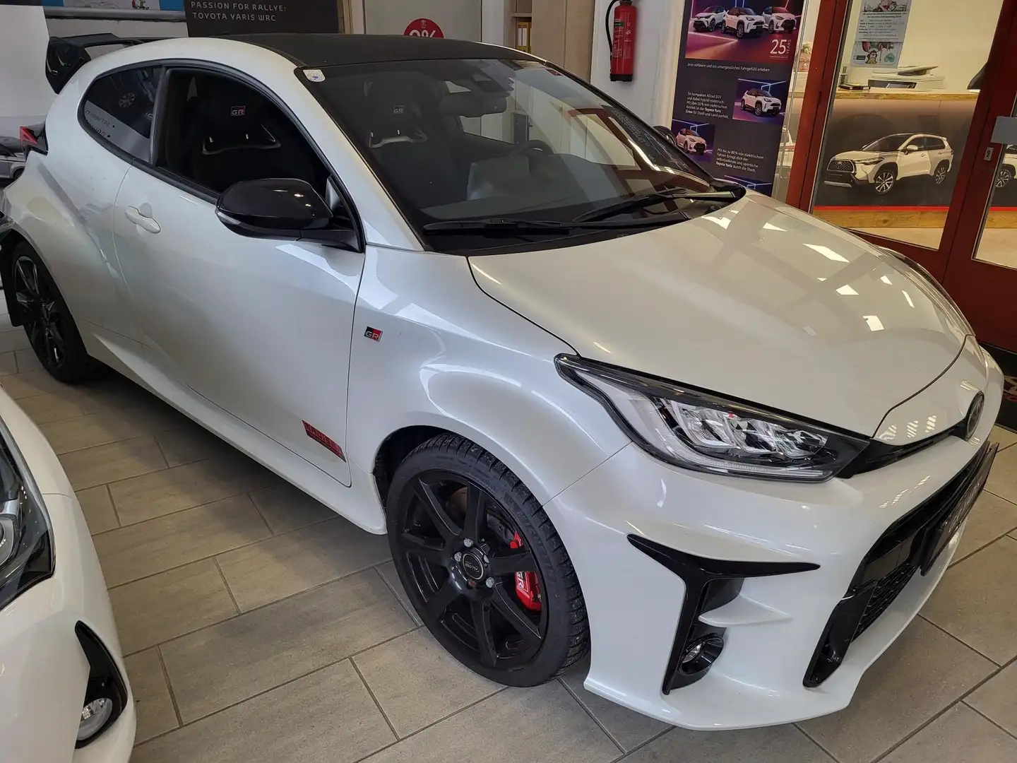 Toyota Yaris GR High Performance Blanc - 2
