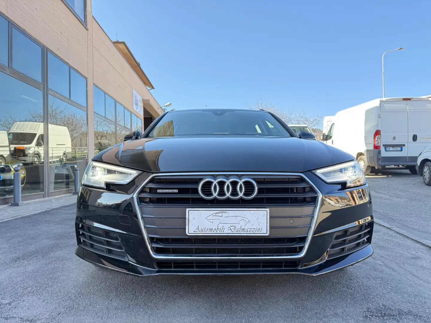 Audi A4 Avant 40 TDI quattro S tronic Business Noir - 2