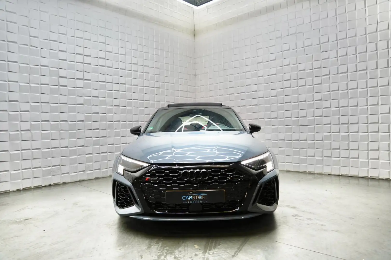 Audi RS3 A3 Sportback 2.5 TFSI quattro PANO B&O HUD MEMORY Grijs - 2