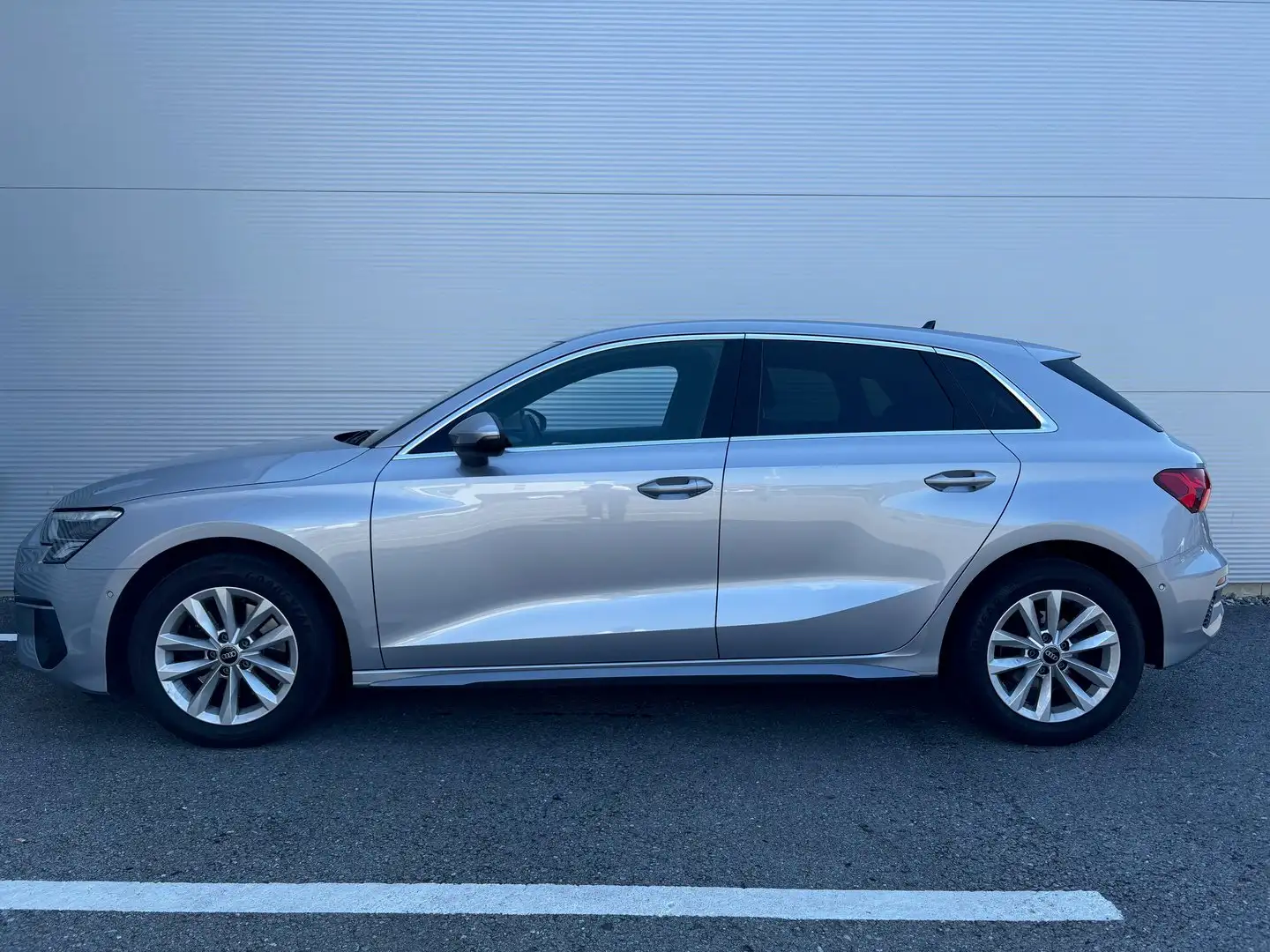 Audi A3 30 TFSI Silber - 2