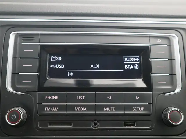 Volkswagen Transporter view 11