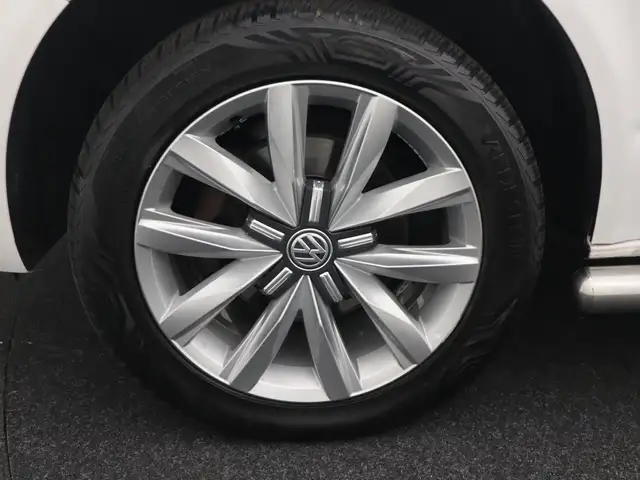 Volkswagen Transporter view 5