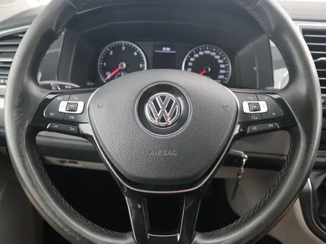 Volkswagen Transporter view 13