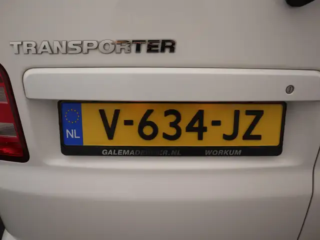 Volkswagen Transporter view 19