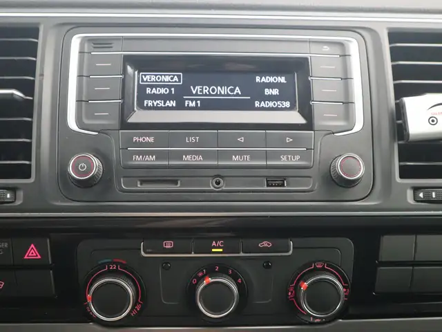 Volkswagen Transporter view 10