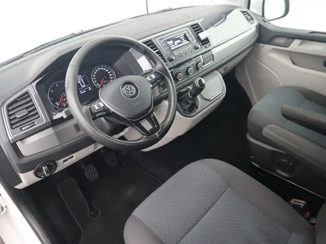 Volkswagen Transporter view 9