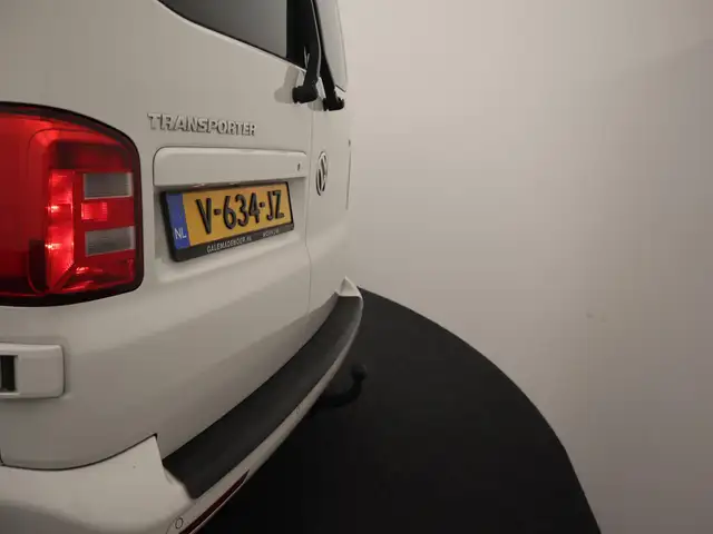 Volkswagen Transporter view 6