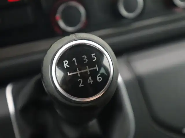 Volkswagen Transporter view 12