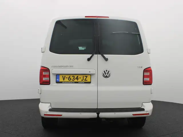 Volkswagen Transporter view 4