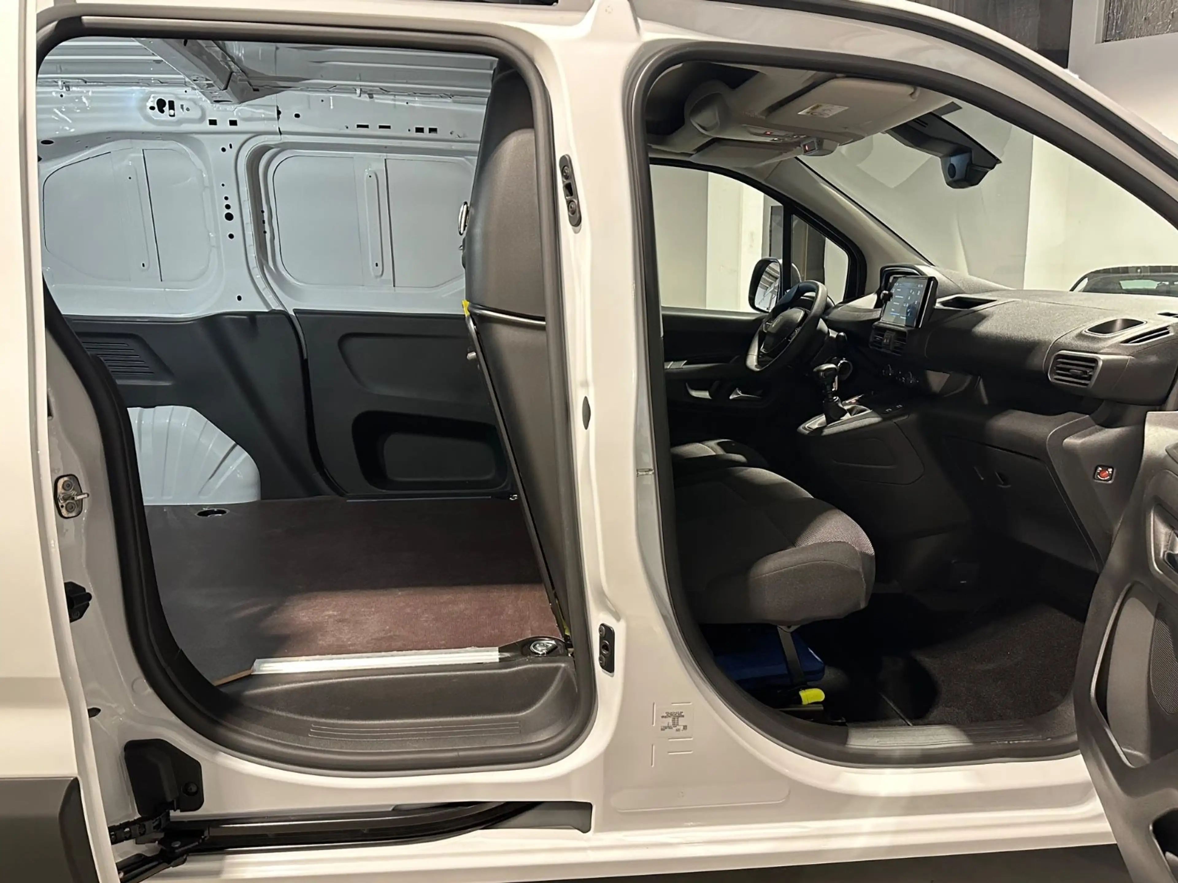 Peugeot Partner L1H1/M *Carplay,Klima,Kam.,Tempo* — photo 9