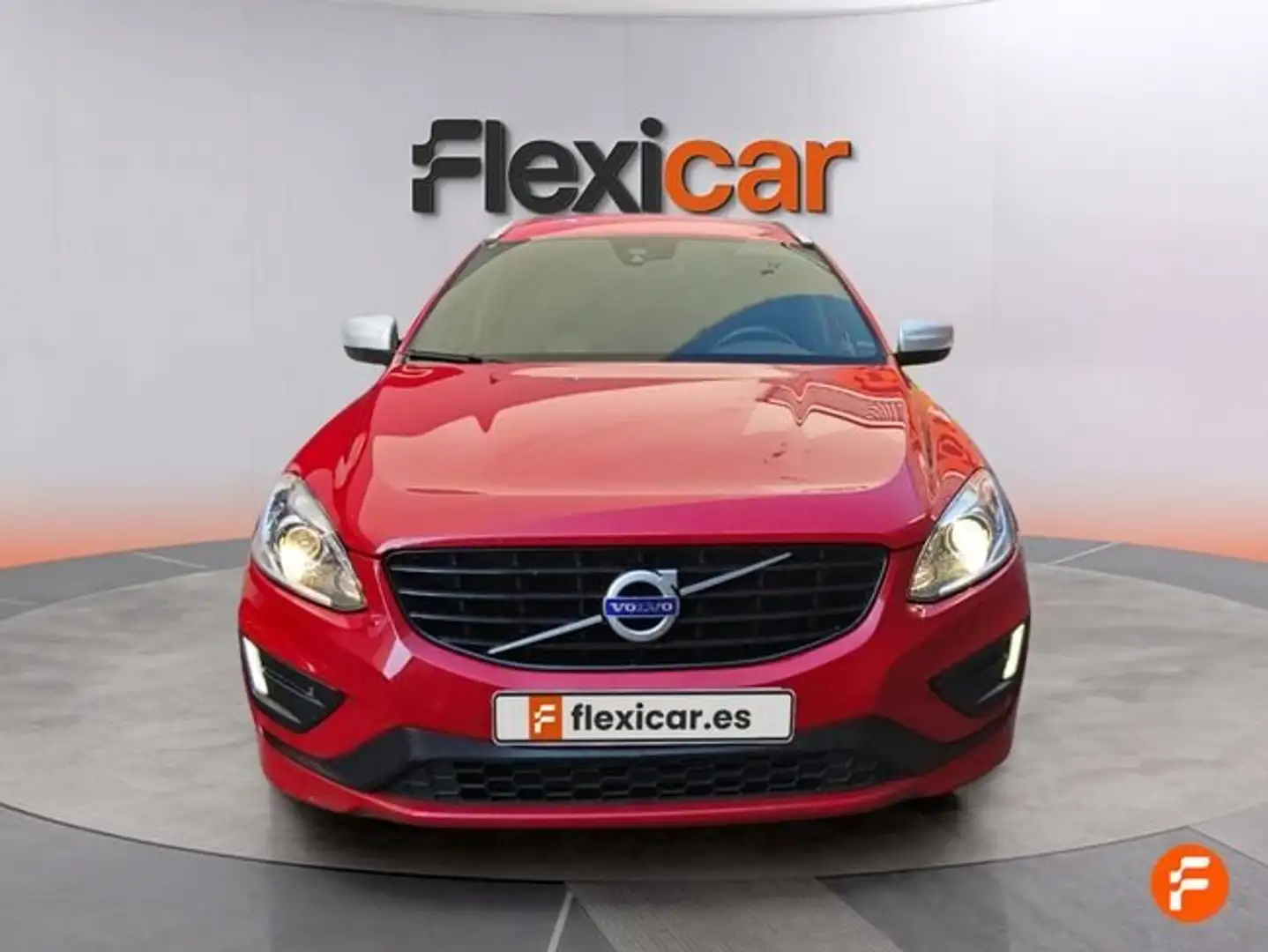 Volvo XC60 D3 R-Design Momentum Aut. 150 Rojo - 2
