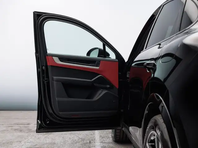 Porsche Cayenne view 13