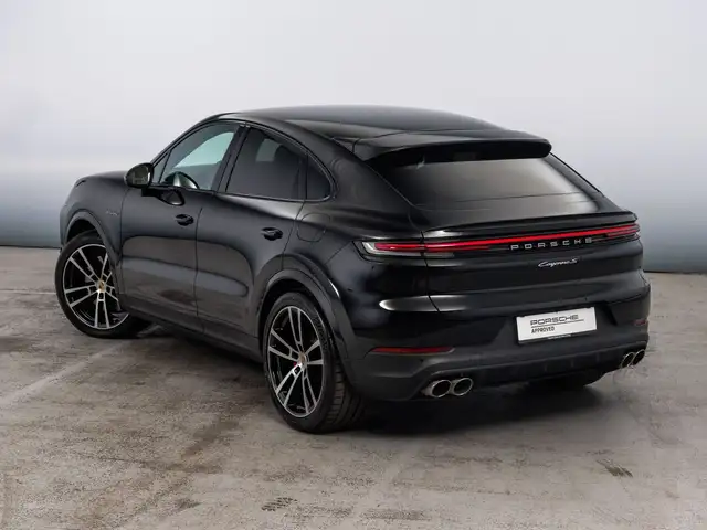 Porsche Cayenne view 8