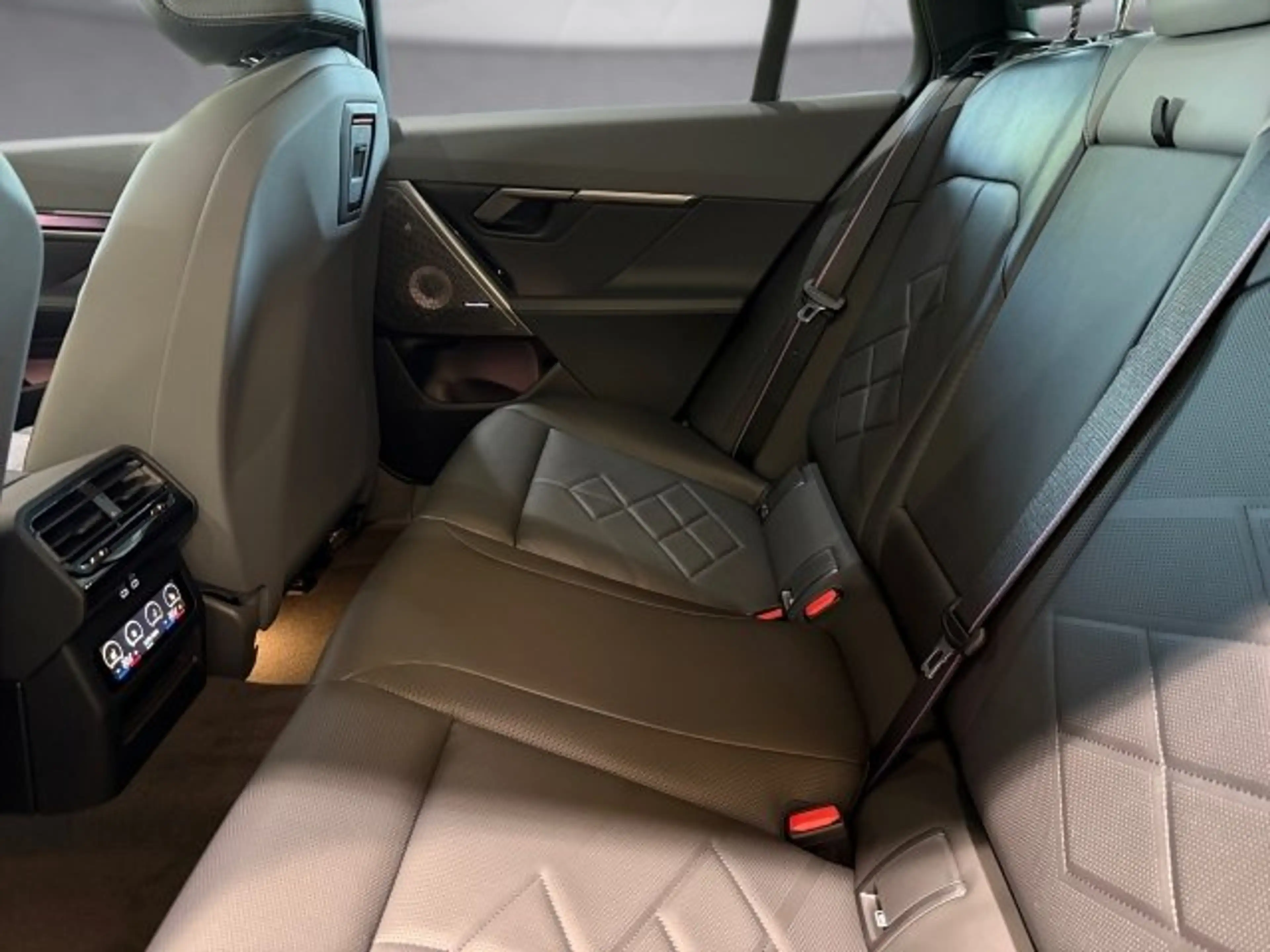 BMW i5 eDrive40 Touring — photo 7