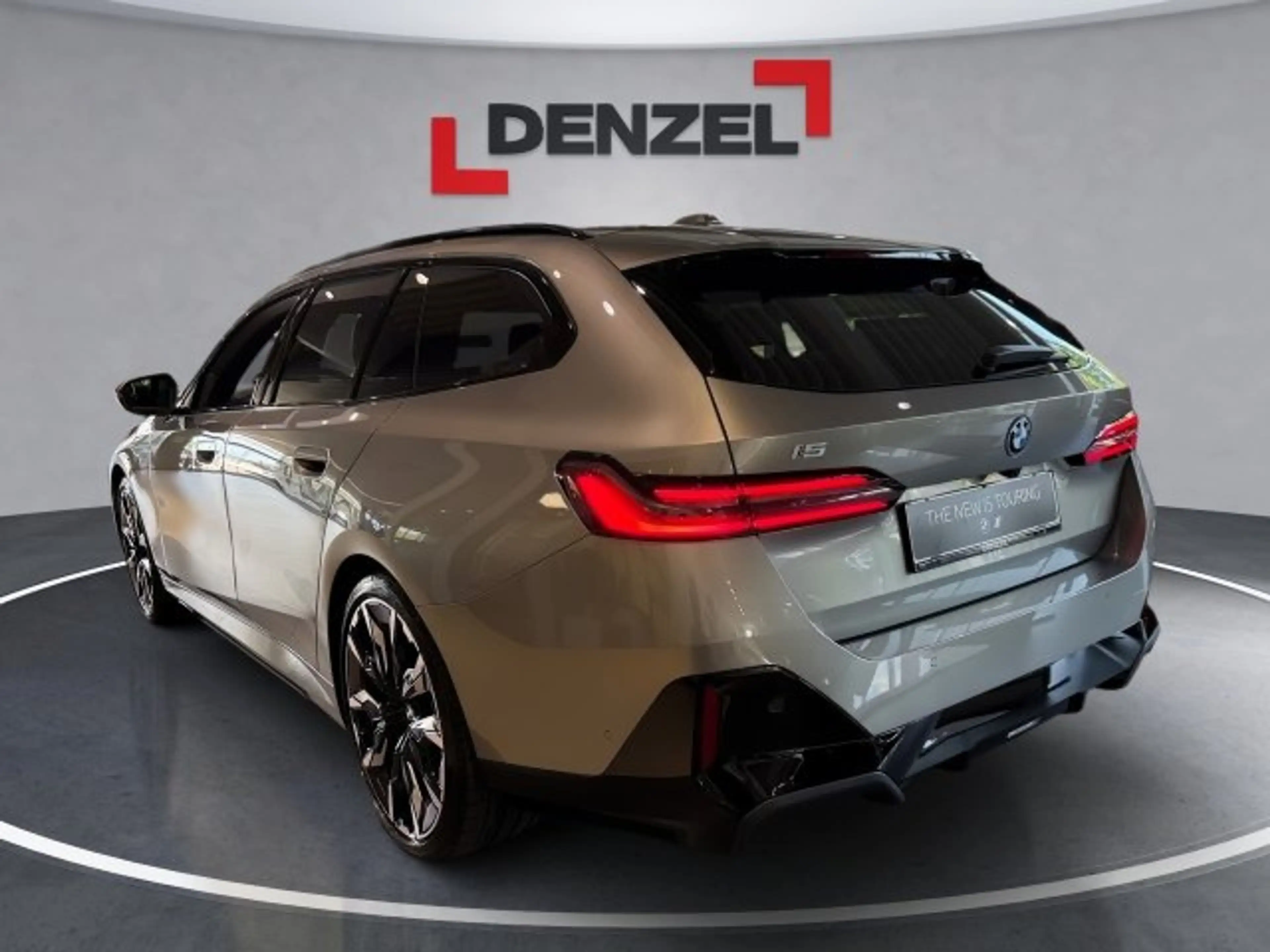 BMW i5 eDrive40 Touring — photo 9