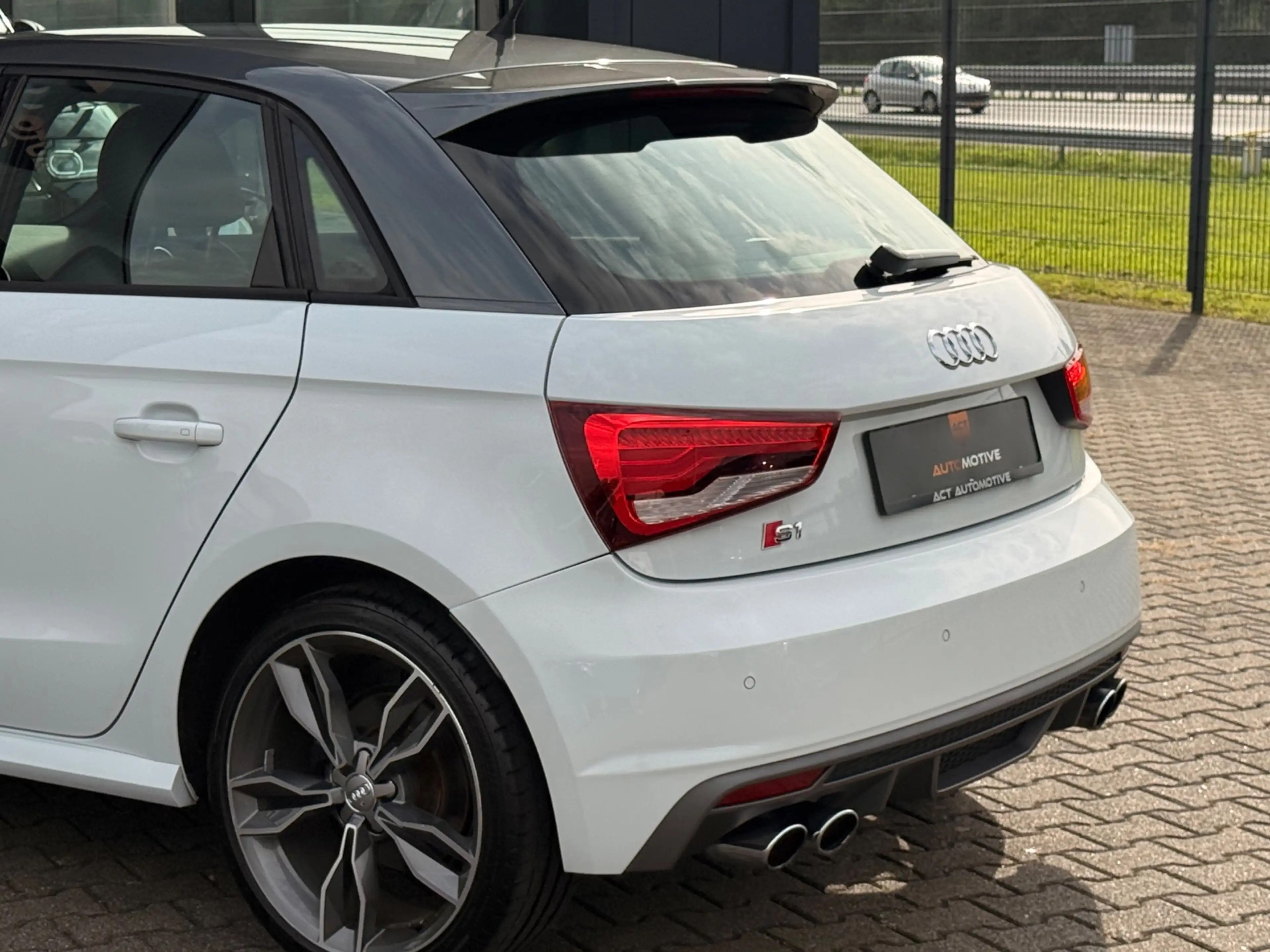 Audi S1 Sportback 2.0 TFSI S1 Quattro Pro Line Plus — photo 12