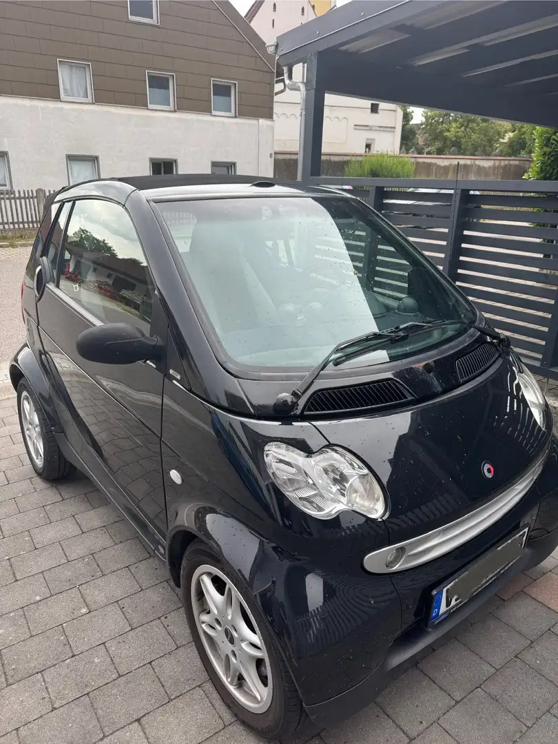 smart forTwo Cabrio Schwarz - 1