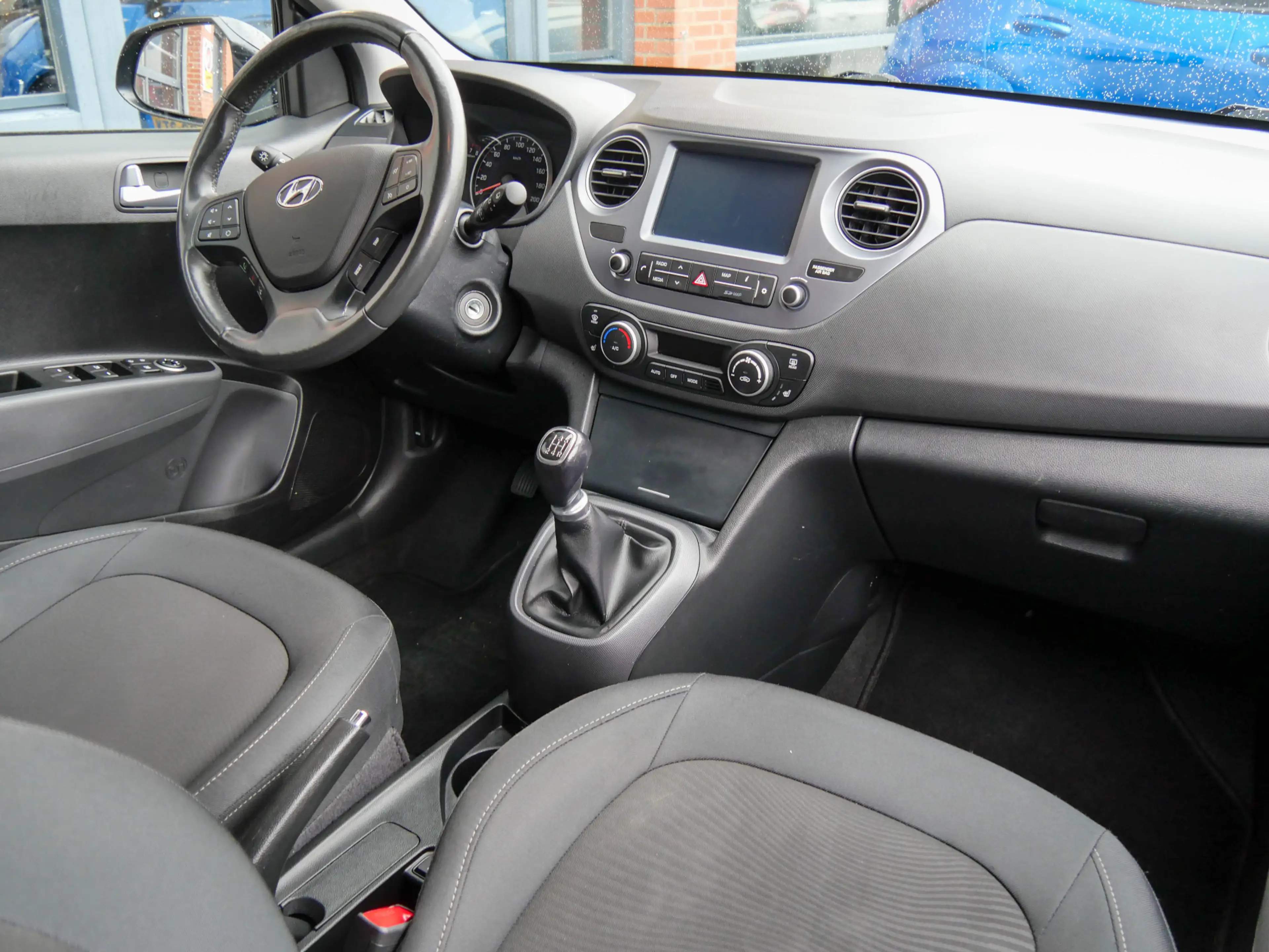 Hyundai i10 1.0i Premium | TREKHAAK | APPLE CARPLAY / ANDROID — photo 3