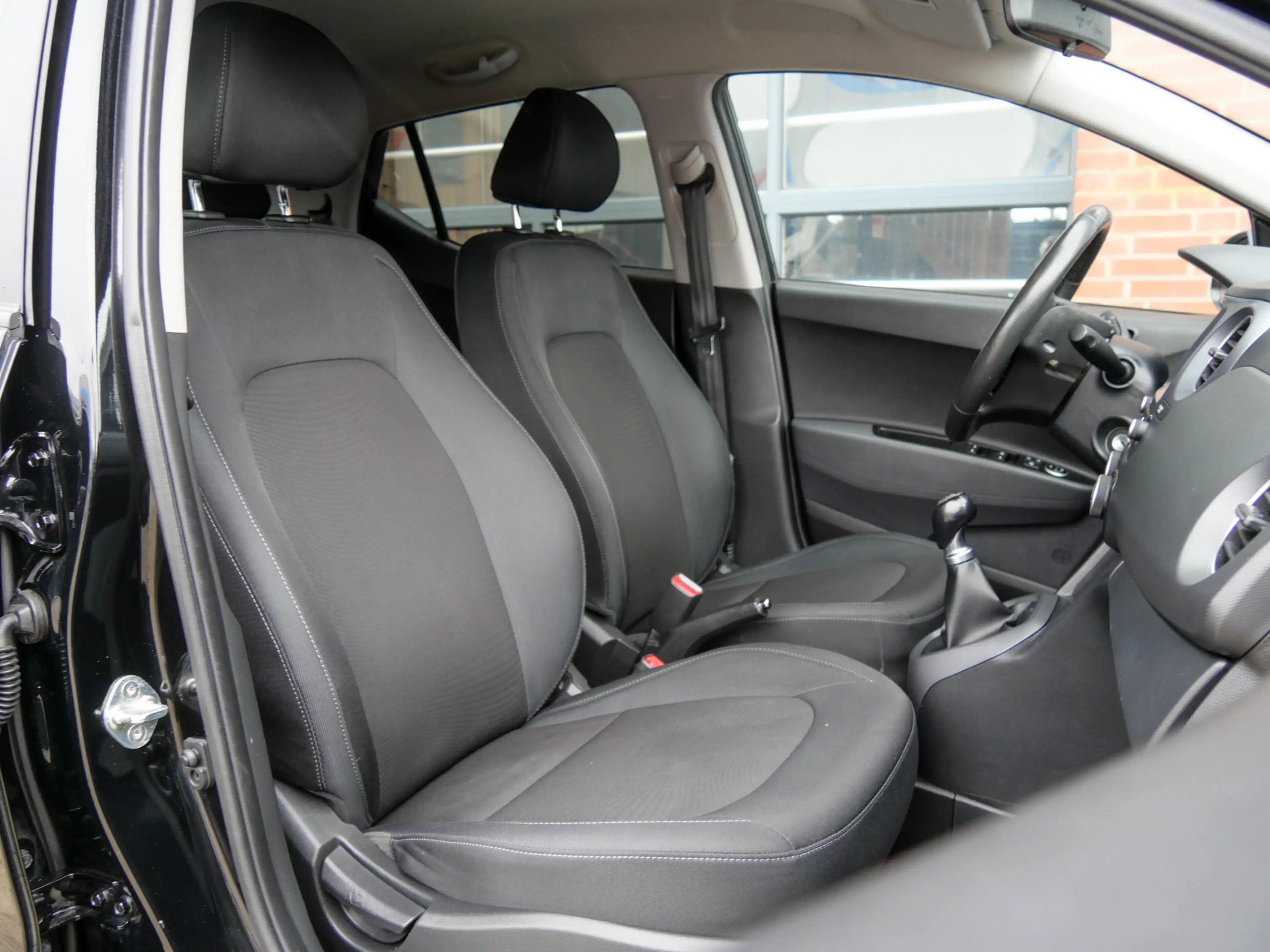 Hyundai i10 1.0i Premium | TREKHAAK | APPLE CARPLAY / ANDROID — photo 4