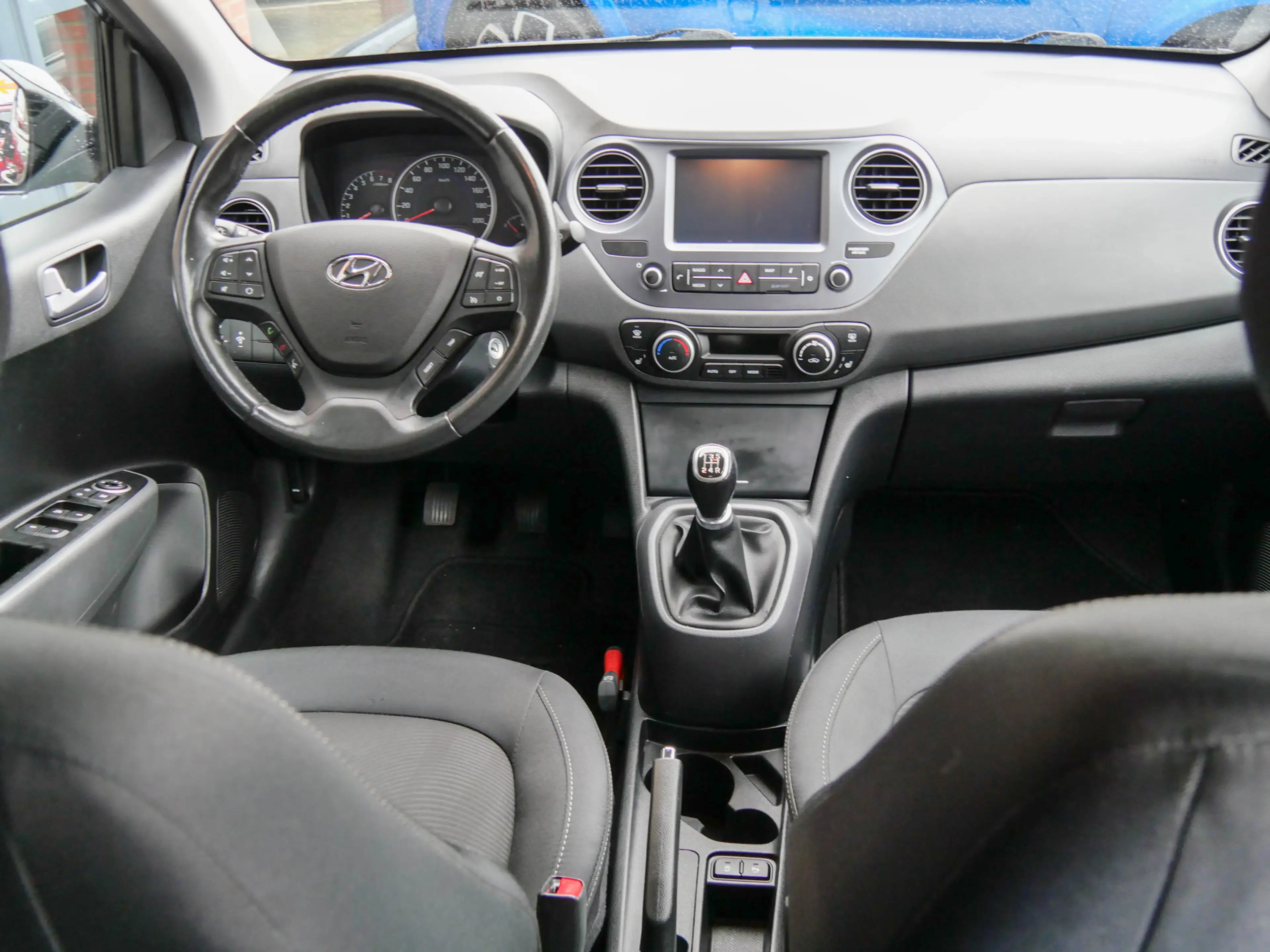 Hyundai i10 1.0i Premium | TREKHAAK | APPLE CARPLAY / ANDROID — photo 12