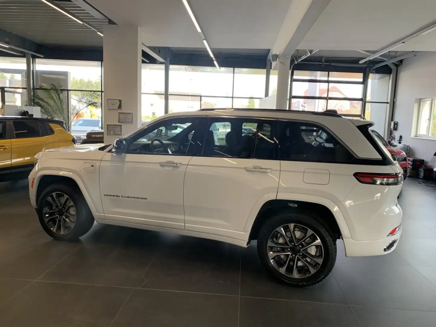 Jeep Grand Cherokee Plug-In Hybrid My23 Overland 2.0 PHEV 380 Ps Wit - 2