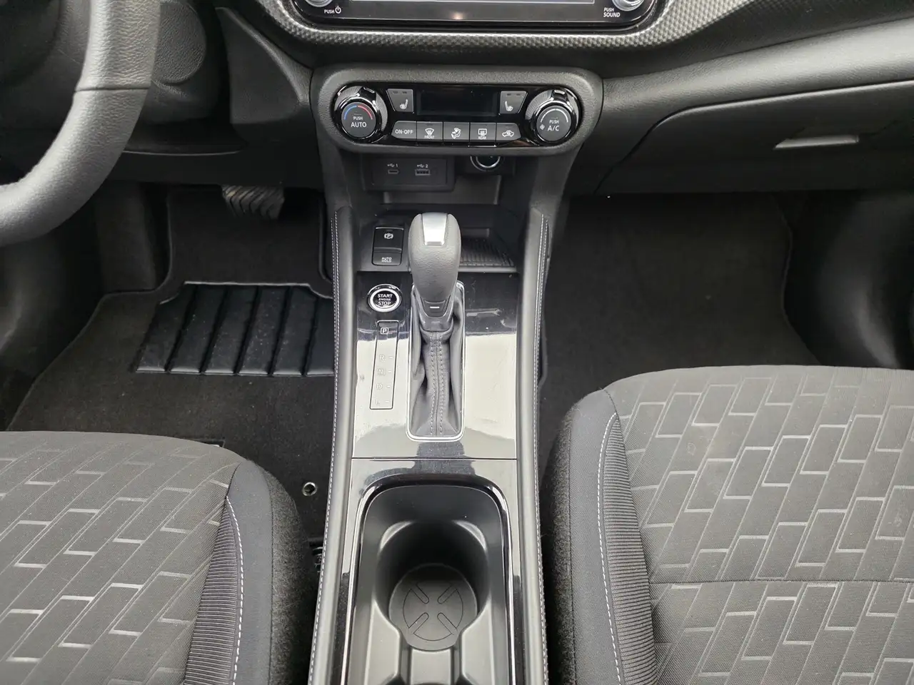 Nissan Kicks photo Nissan Kicks