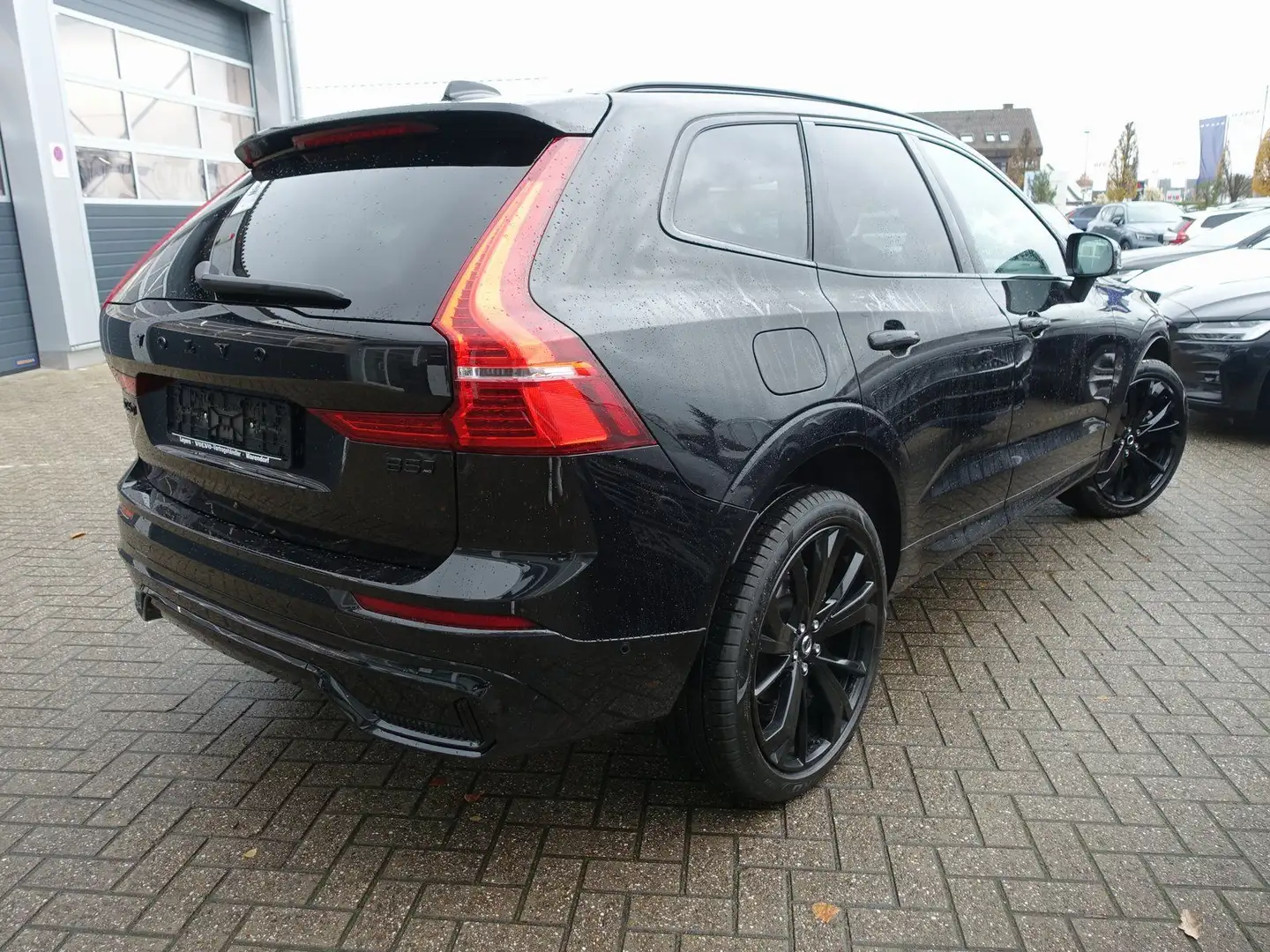 Volvo XC60 Black Edition Ultra B5 AWD/B&W/Pano/HeadUp Schwarz - 2