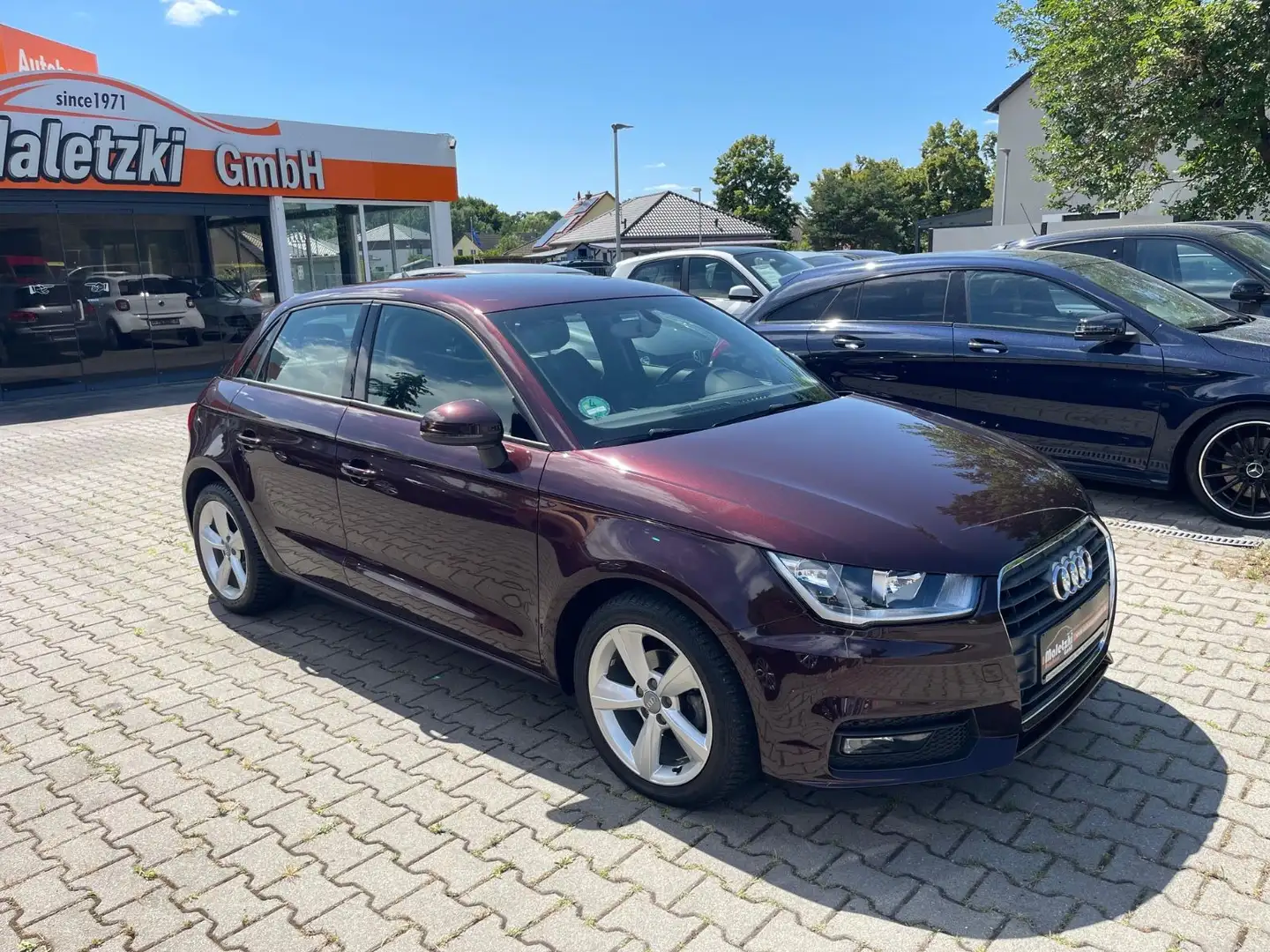 Audi A1 1.0 TFSI Ultra Sportback design*S-Tronic* Rot - 2