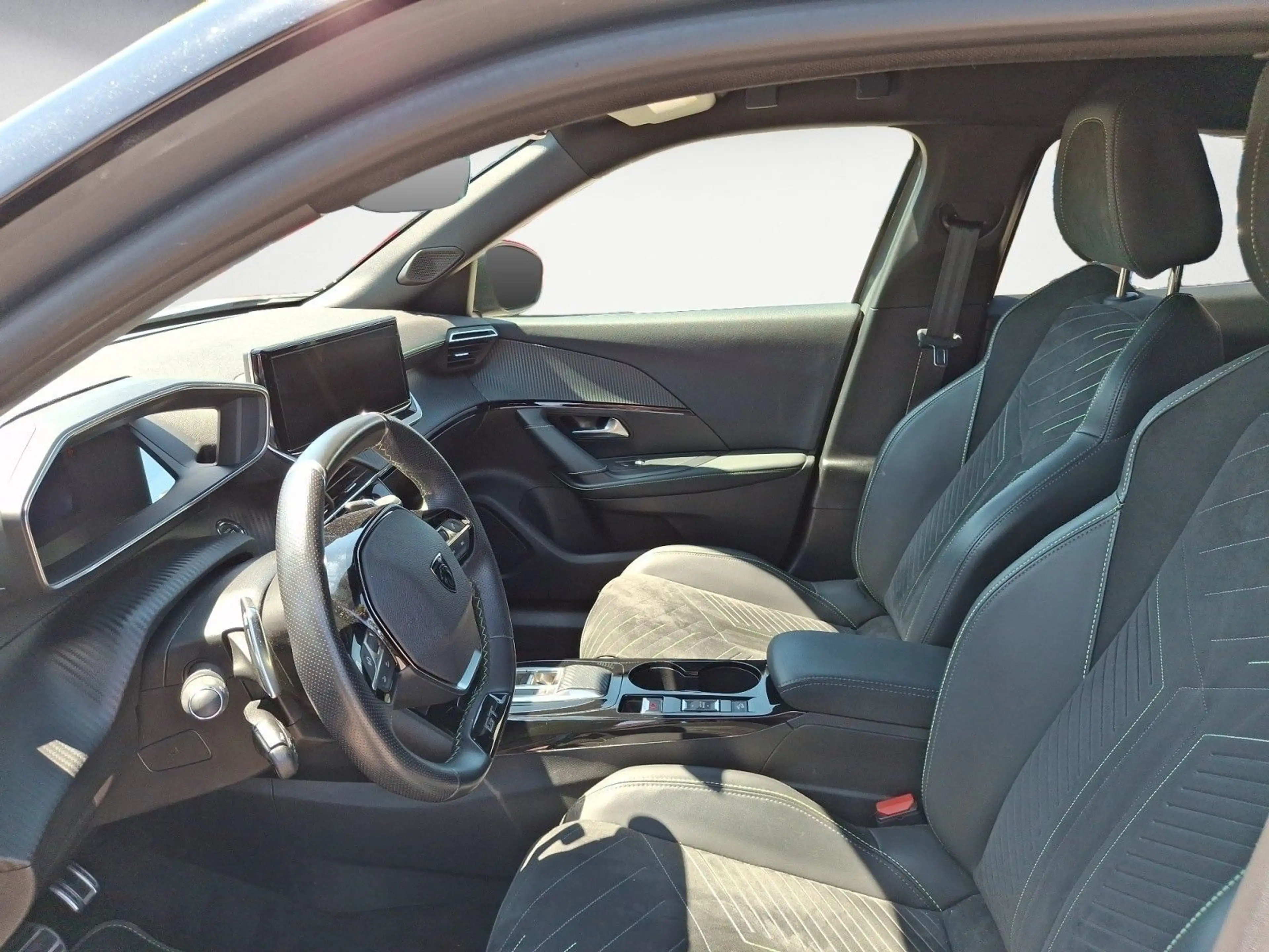 Peugeot 2008 GT *HiFi*Klima*PDC*LCD*DAB*Ambientelicht* — photo 12
